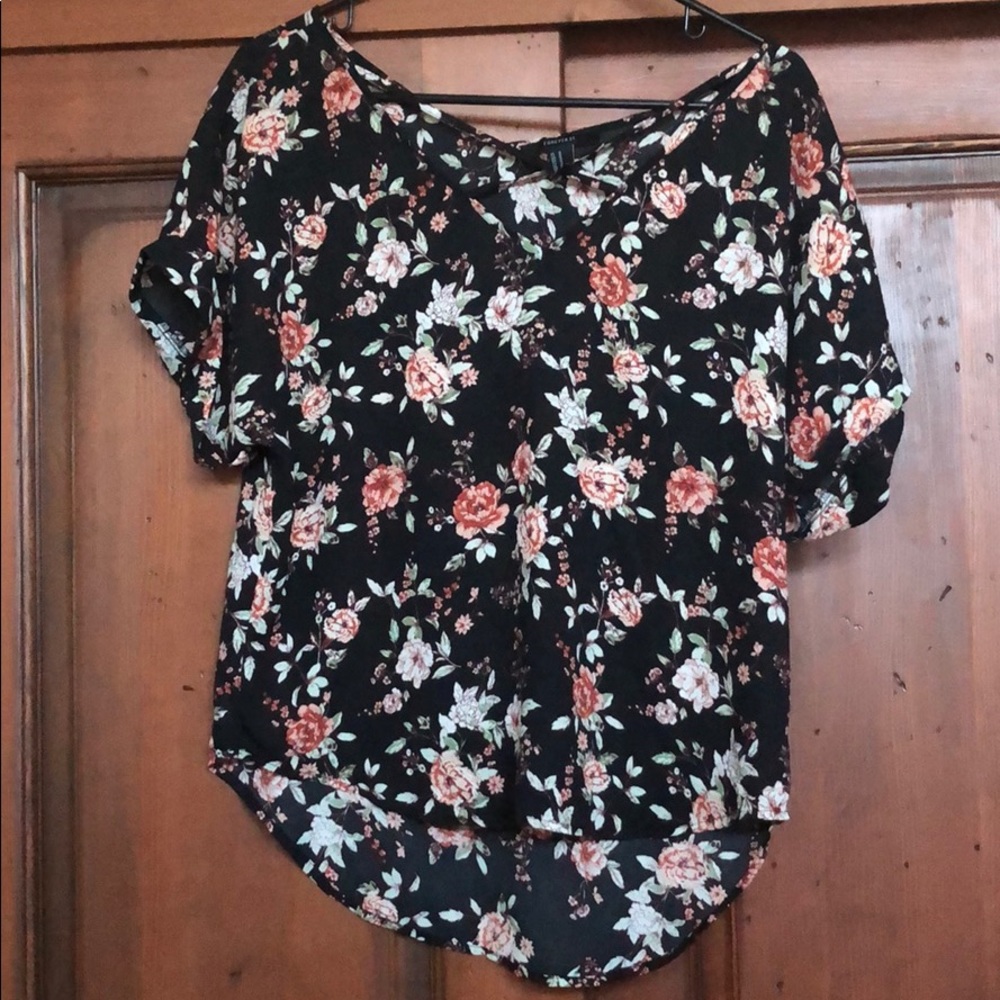 Floral black short sleeve top